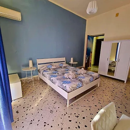 Arco Di Trionfo Bed & Breakfast 4*